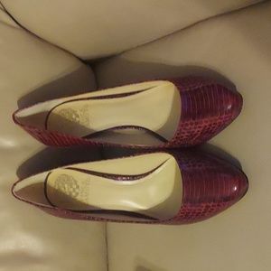 Women's Vince Camuto snakeskin print pump